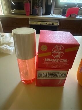 Sol de Janeiro Bom Dia Body Scrub & Bright Cream - Coral Pink Packaging